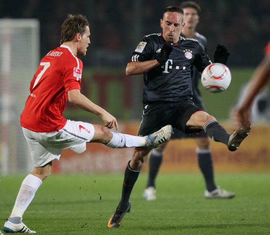 更彰显了他 更彰显了他